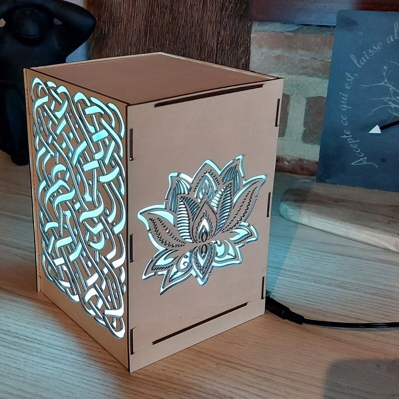 Lampe Cube Zen RGB à poser