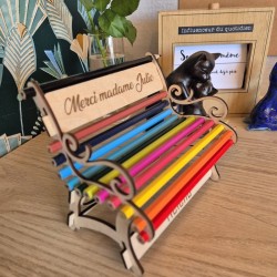 Banc de jardin à crayons colorés