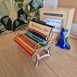 Banc de jardin à crayons colorés