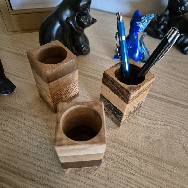 Pot à crayons en bois massif